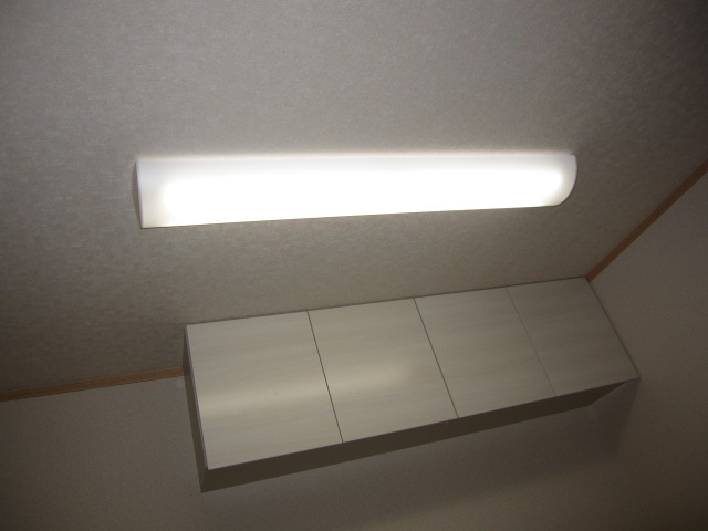 埼玉県所沢市　ちょっとした作業でキッチン新規天井ＬＥＤ照明取り付け　作業完了後　１